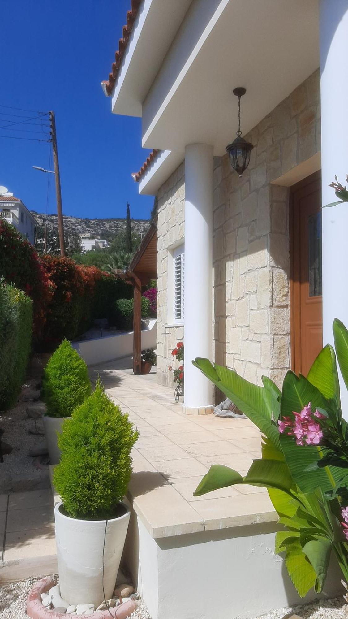 Holiday- Breathtaking Sea Views, Amazing Garden, Private Pool, Bbq, Next To Coral Bay, Lower Peyia, Paphos Villa *